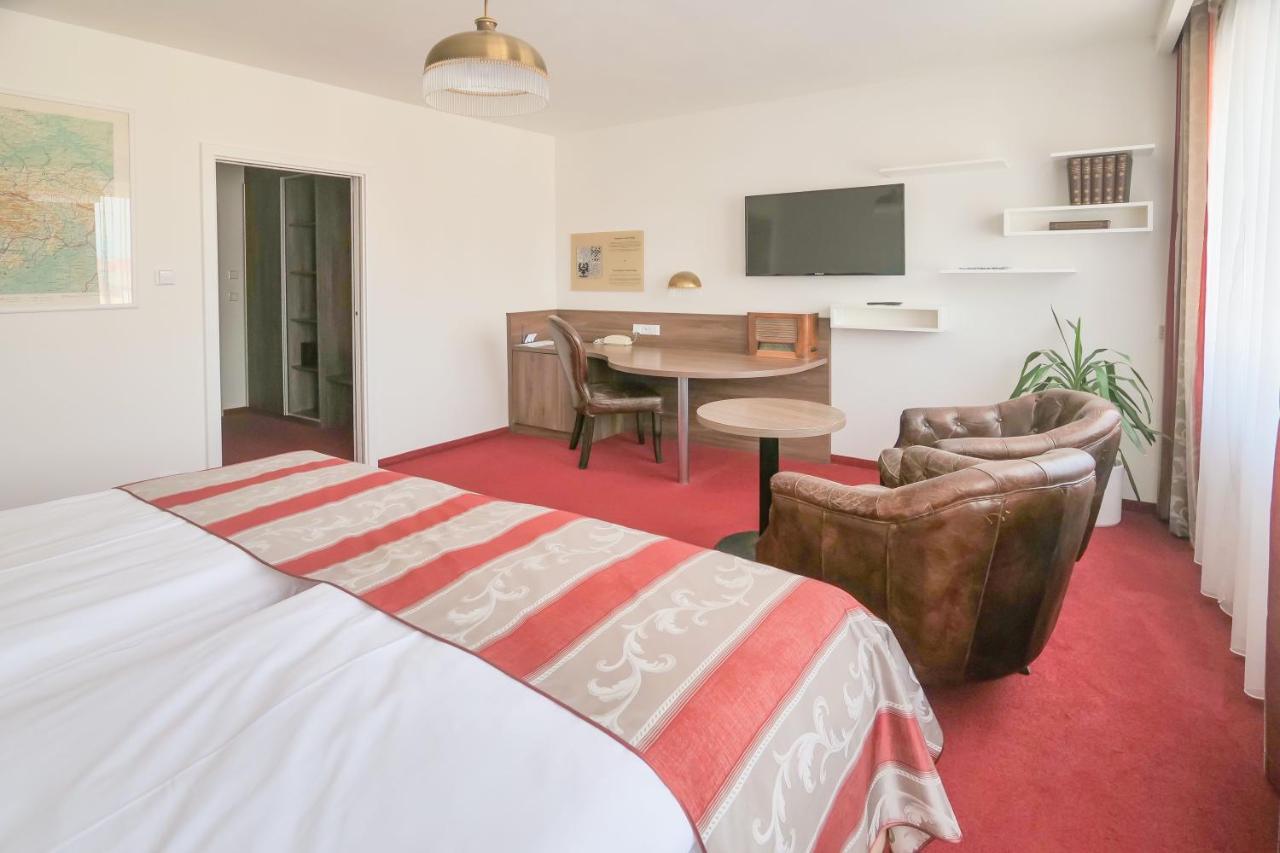 Hotel Zlata Hvezda ลิโตมิเชล ภายนอก รูปภาพ