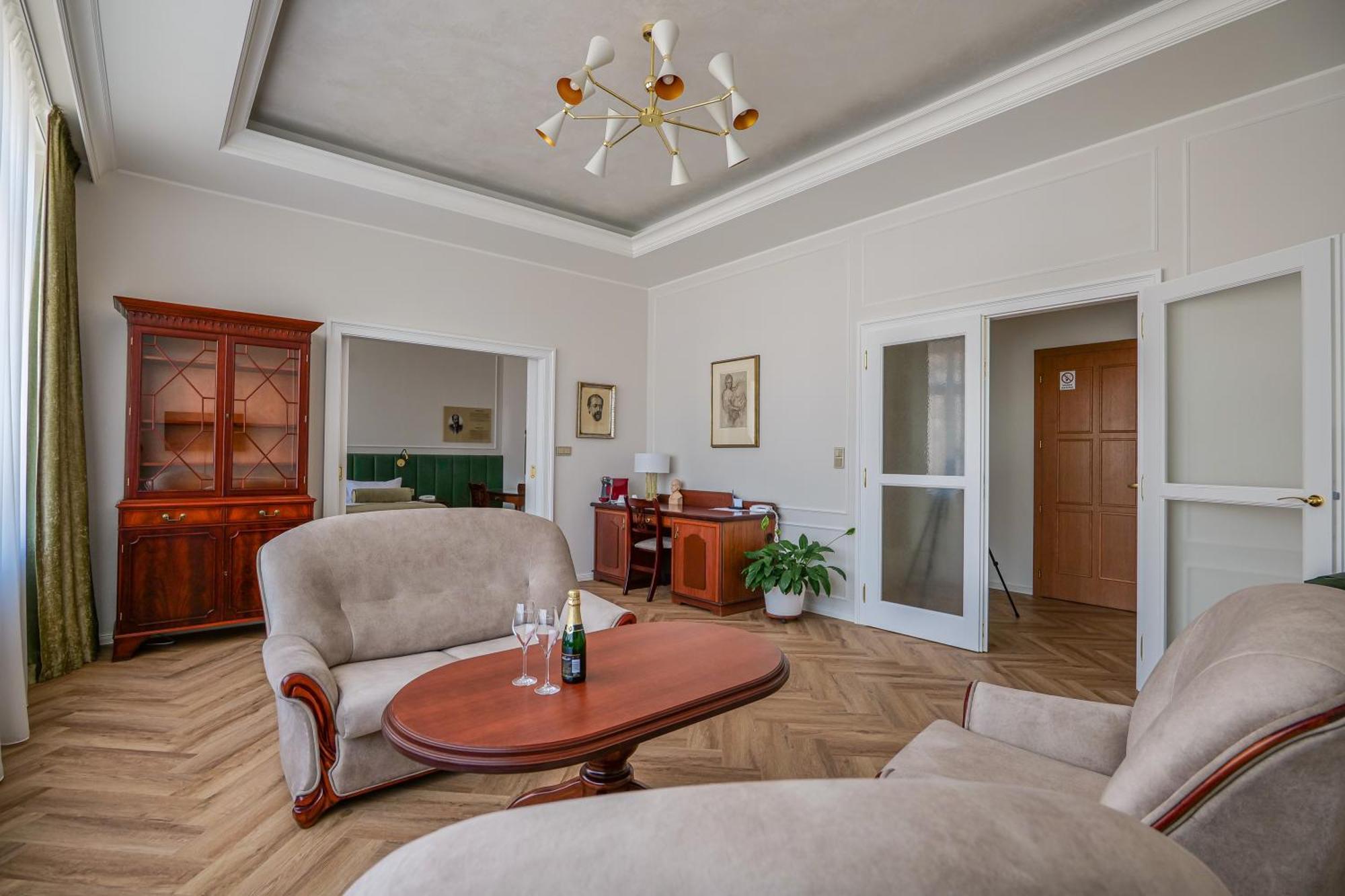 Hotel Zlata Hvezda ลิโตมิเชล ภายนอก รูปภาพ